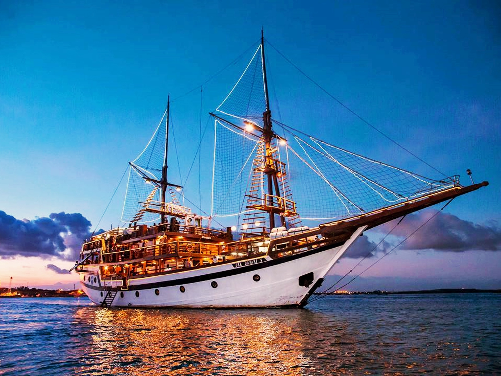 sea safari pirate dinner cruise bali