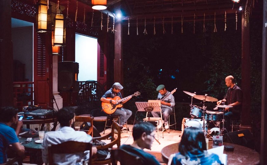 Visit a Literary Evening or Discussion things to do in bali at night