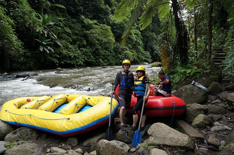 couple rafting