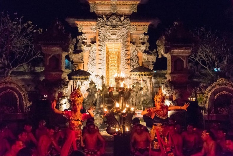 kecak dance in pura dalem ubud