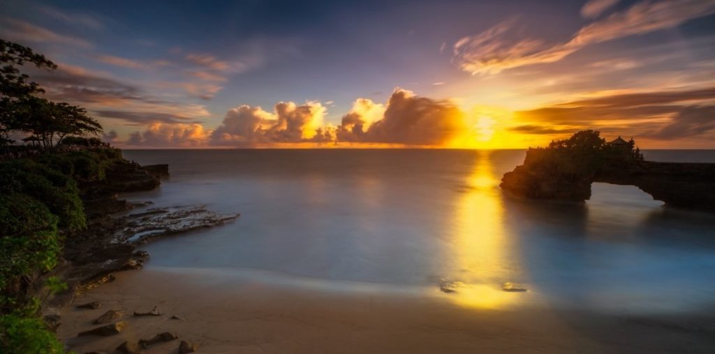 pura batu bolong sunset