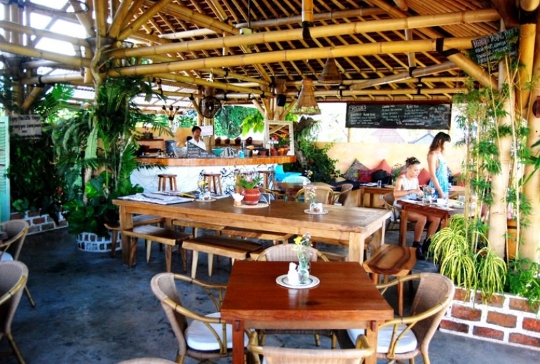 seminyak cafe