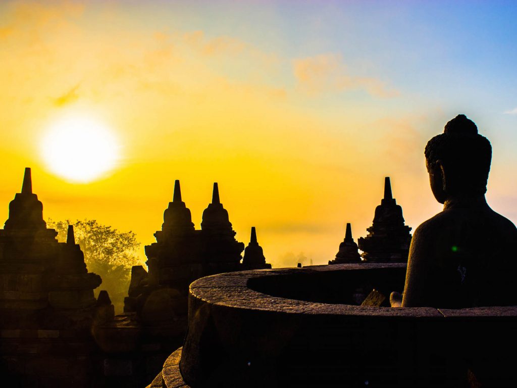 Enjoy the temple as "yours" and feel the private ambiance.