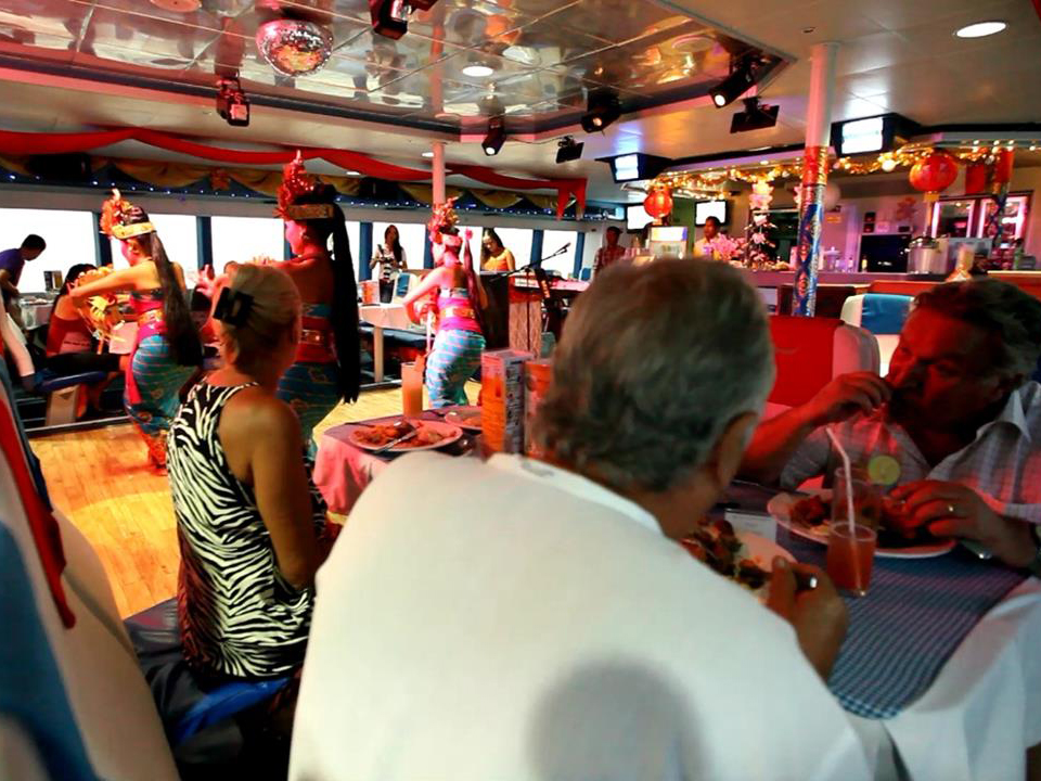 bounty cruise dinner bali