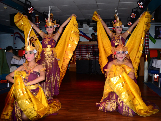 bounty cruise dinner bali