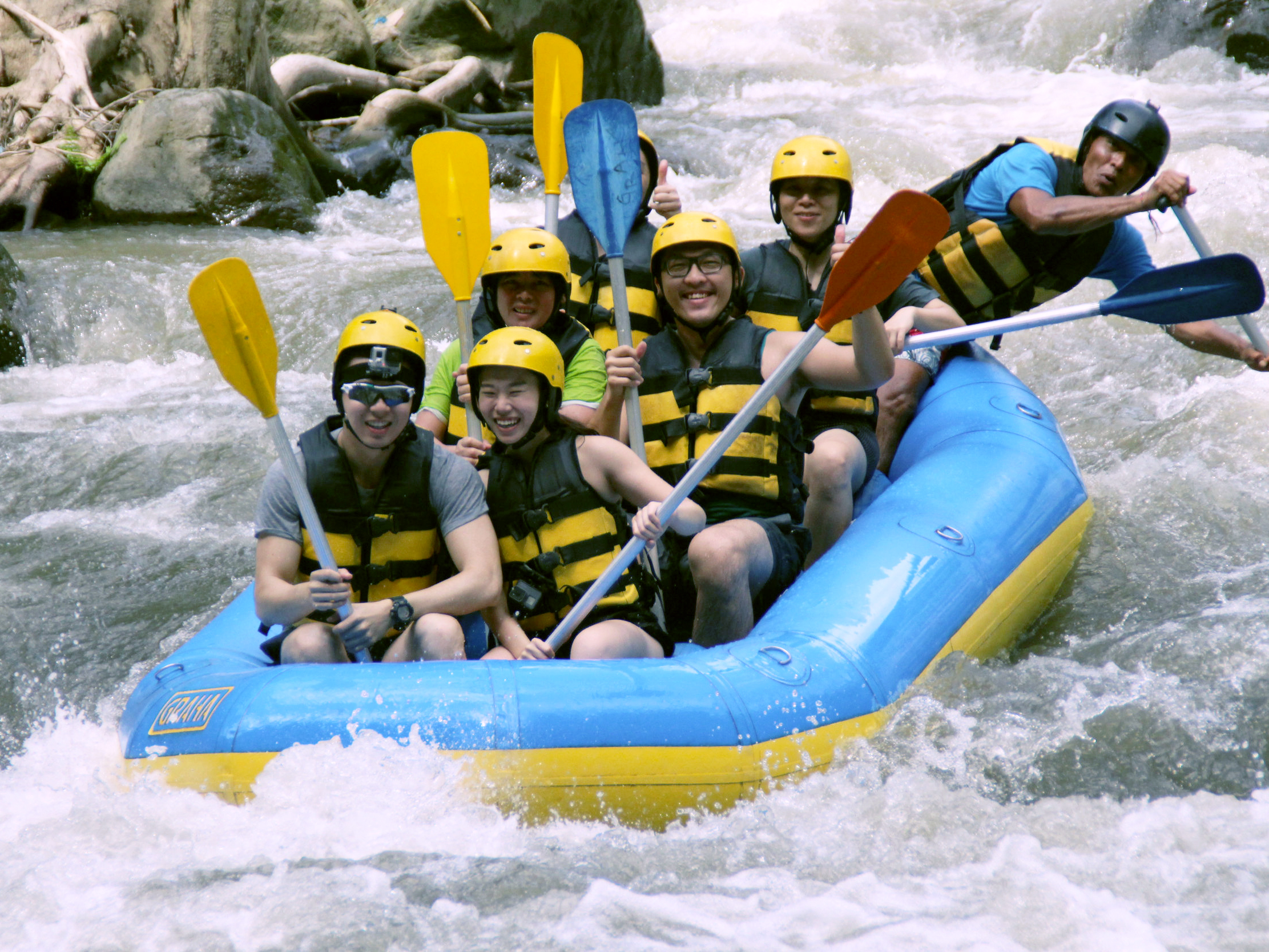 Feel the exciting white water rafting bali