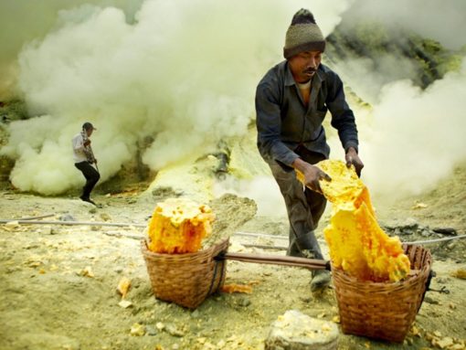 Sulfur miner in Ijen