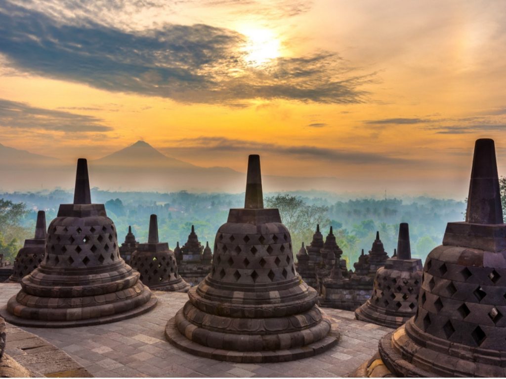 things to do in yogyakarta; sunrire borobudur