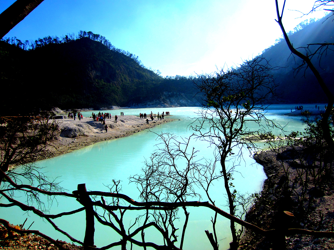 kawah putih tour