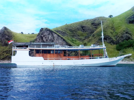 things to do in Labuan Bajo; Komodo Sail on Board