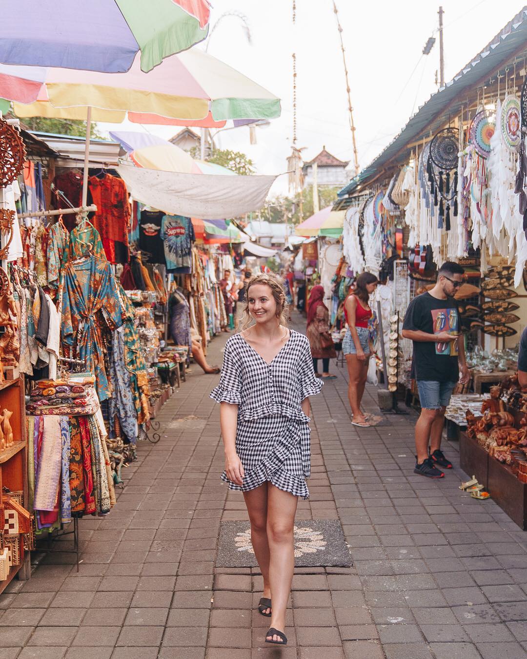 https://www.wandernesia.com/wp-content/uploads/2019/04/Ubud-Market-by-@zandaleec.jpg