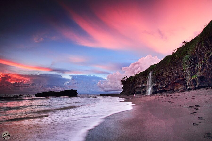 Sunset in Bali; Melasti Beach