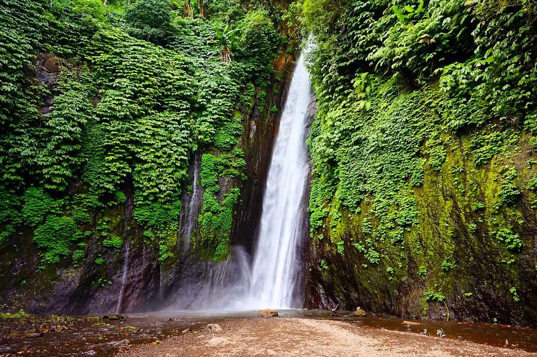 Waterfalls in Bali; Niagara Munduk Waterfall