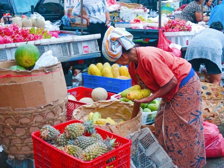 Cooking Class Ubud : In the morning, go to the local morning market for an authentic Balinese market experience, encounter the local culture..