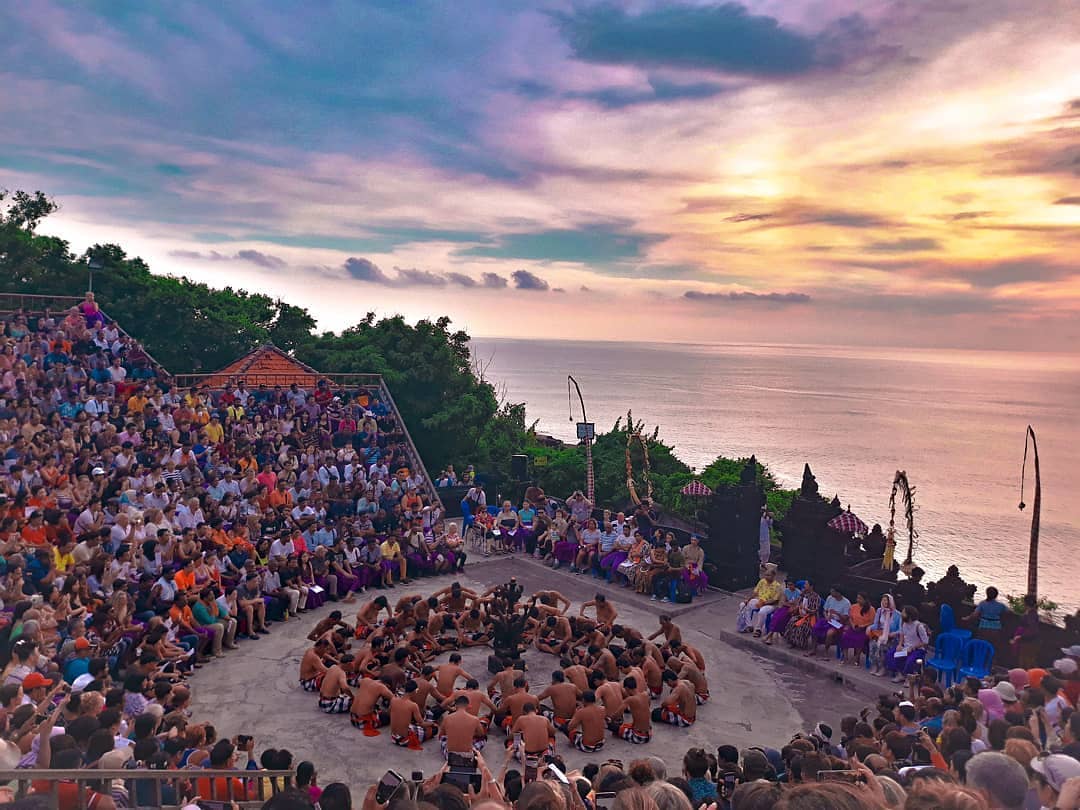 Activities in Bali; Dancing Show in Uluwatu Temple 