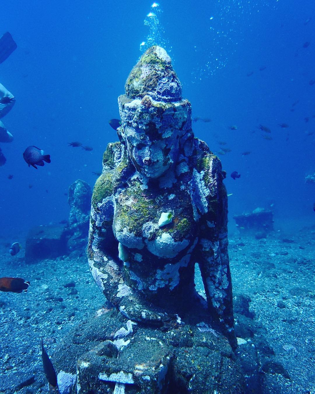 Temples in bali; Tumlaben Underwater Temple 