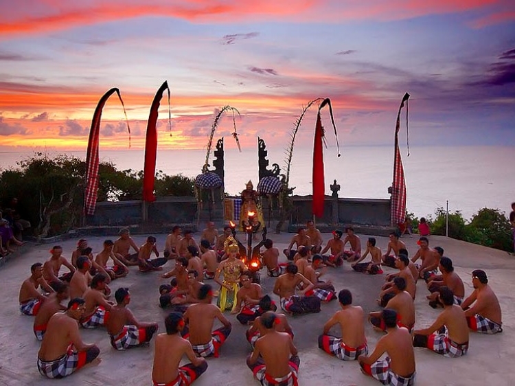 bali destinations; uluwatu kecak dance