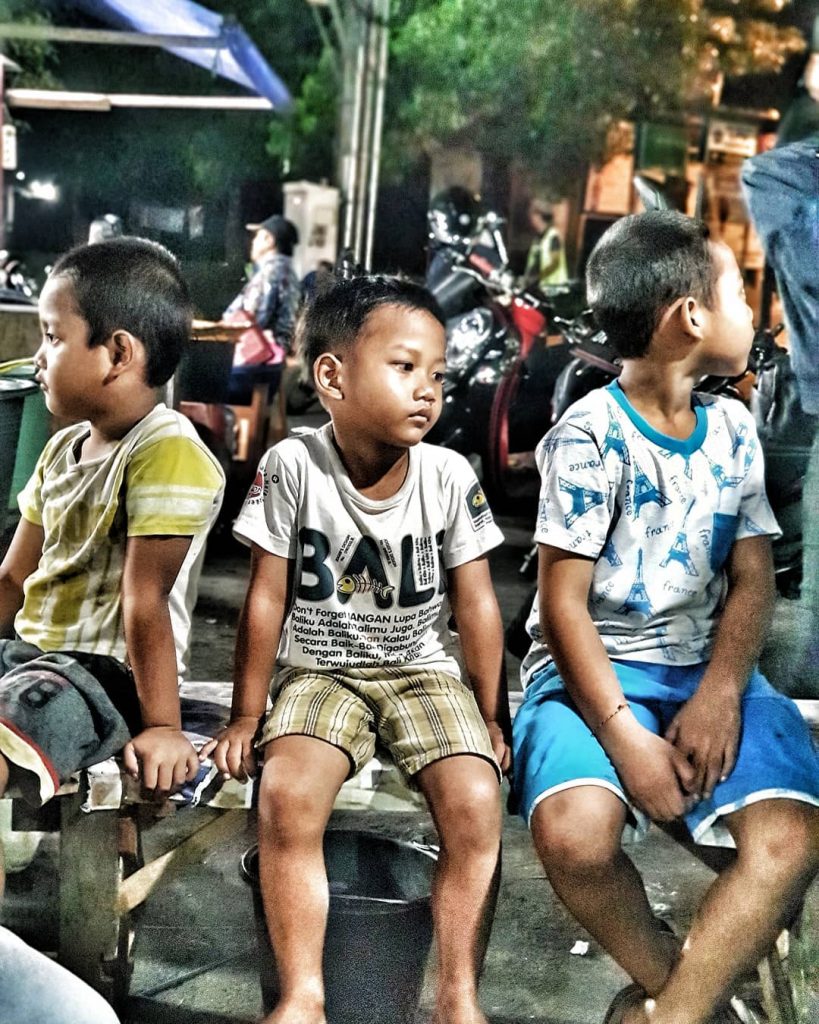 ubud market; Local Boys in Ubud Night Market @bakedvison