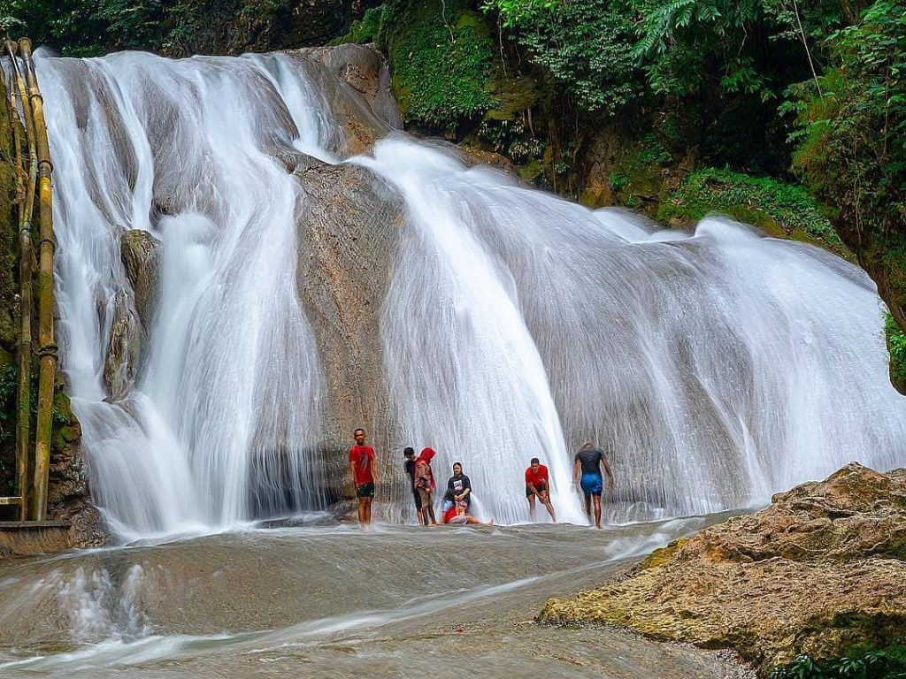 bantimurung waterfall