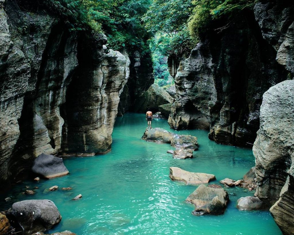 what to do in Bandung; Hidden Canyon of Cikahuripan River @wildansob