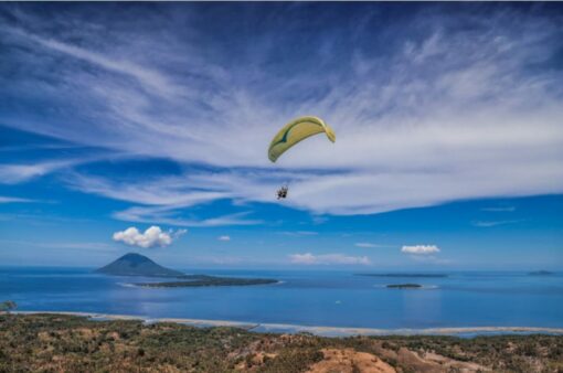 manado paragliding tumpa hill