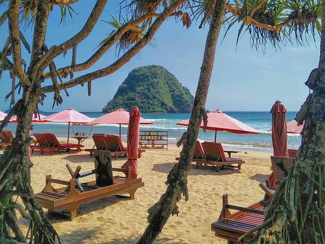 red island beach banyuwangi