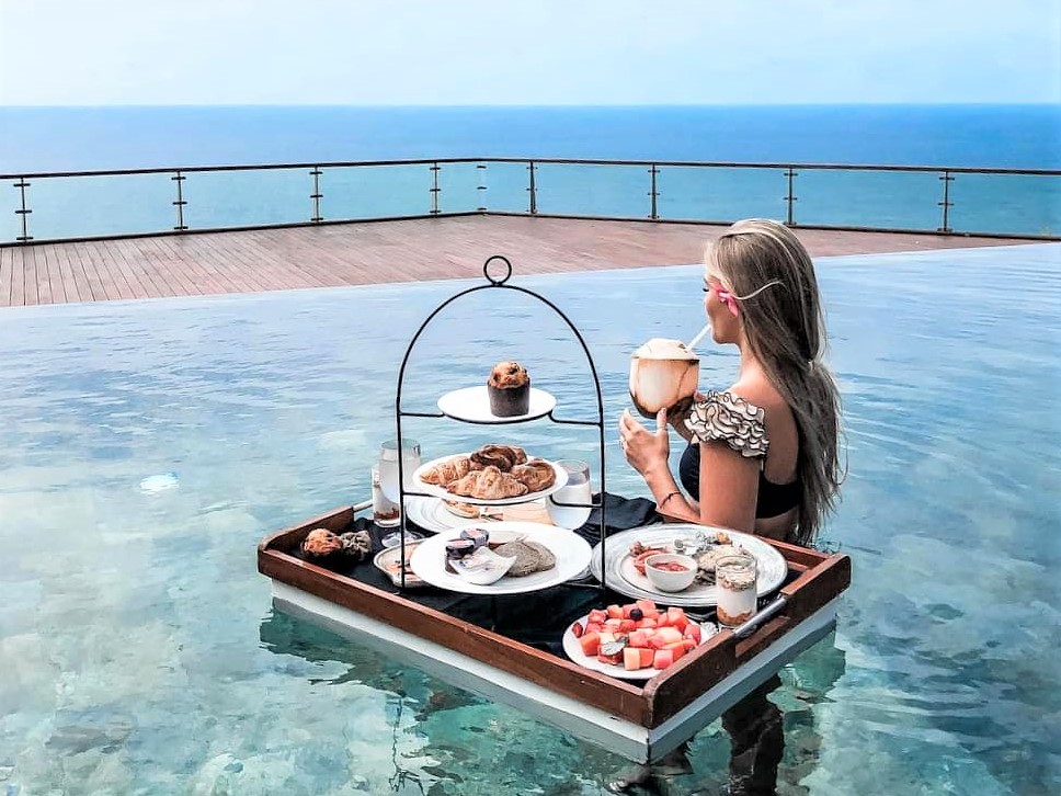 The Edge Bali Spa & Tropical Floating Breakfast at Uluwatu Cliff Bar Pool