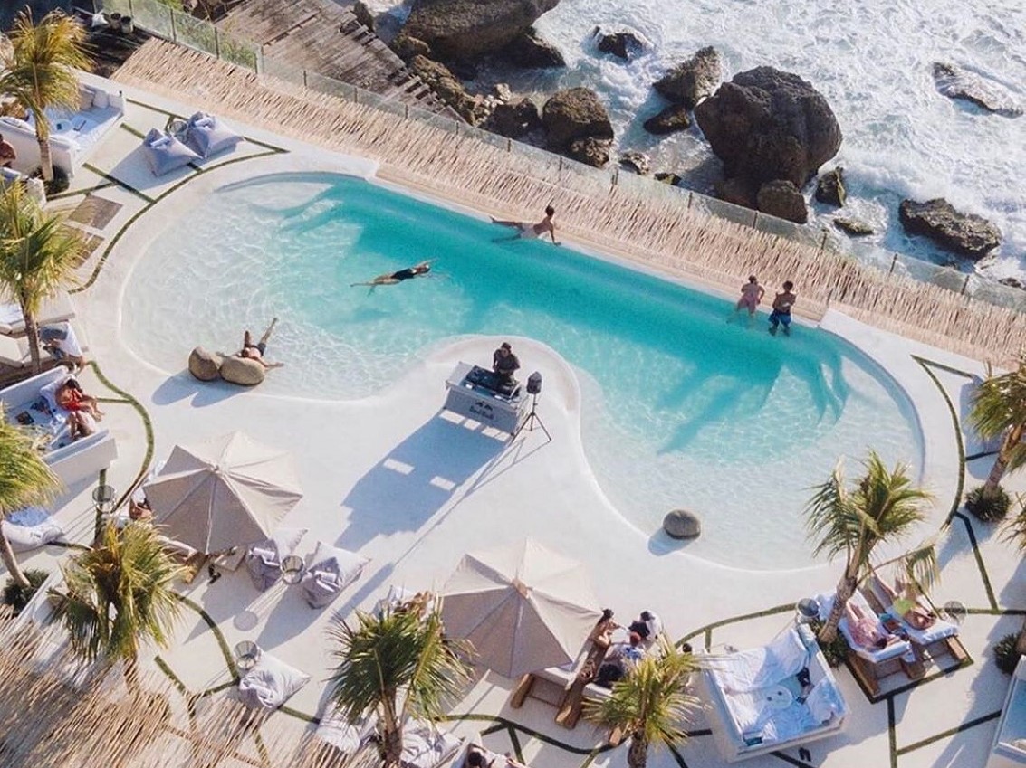 El Kabron Cliff Pool Club Bali Include Dining & Champagne or Wine